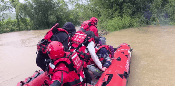 广西出现今年首场超警洪水桂林18人被洪水围困三月三假期期间天气如何