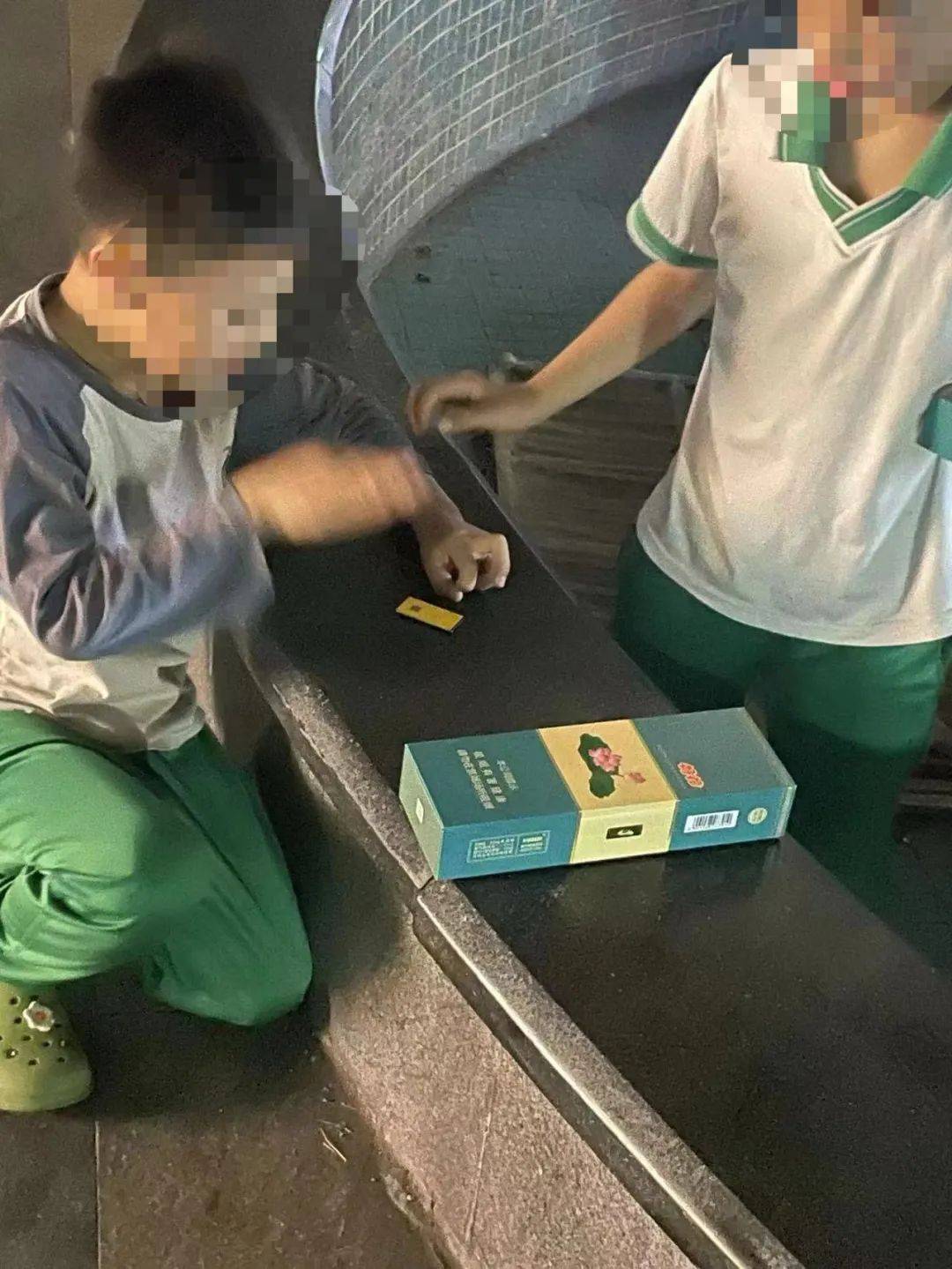 最近“烟卡”风靡校园,相关部门出手整治_烟盒_孩子_游戏