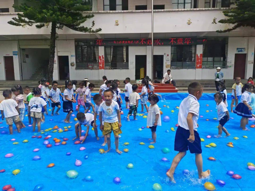 0409幸福视点搭建安全泳池守护孩子快乐戏水时光