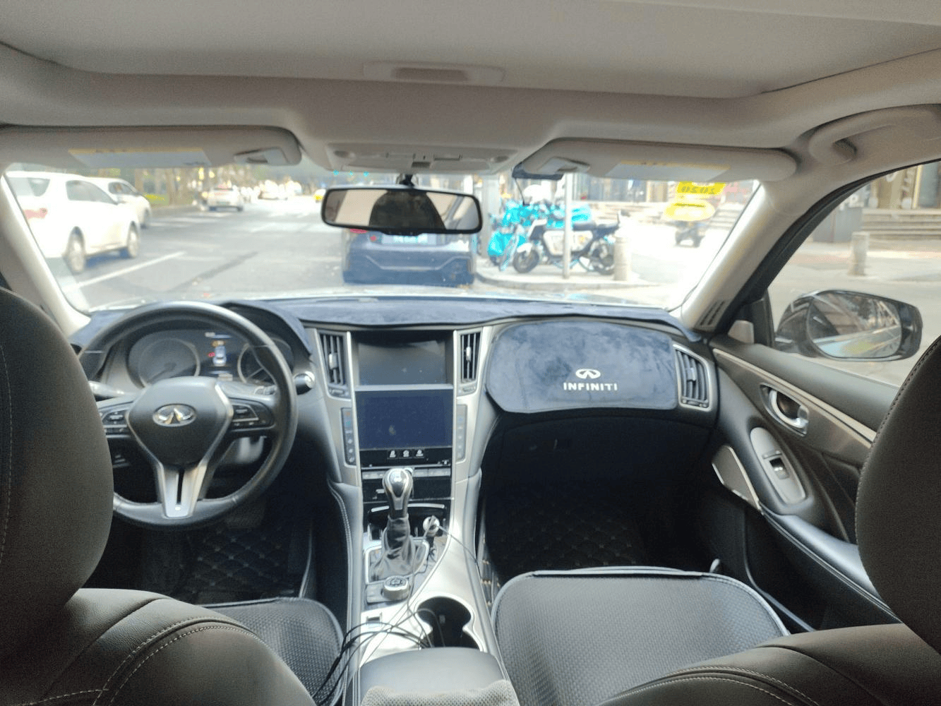 英菲尼迪q50l新车一度比迈腾便宜,8万收辆六年的进享版贵不贵?