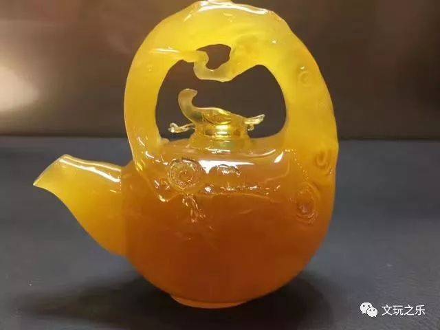 不要相信商家给你说千年琥珀万年蜡那真正的说法是什么呢