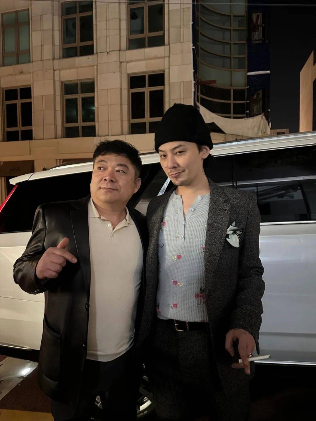 出现了最新权志龙的合照