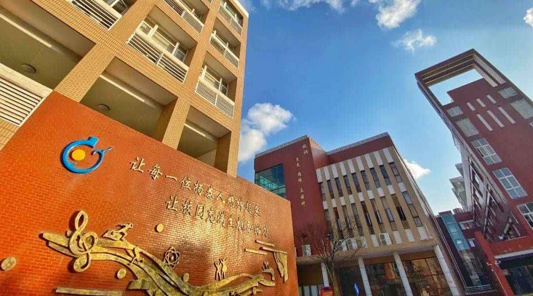 实验中学根据《上海市教育委员会关于2024年本市义务教育阶段学校招生