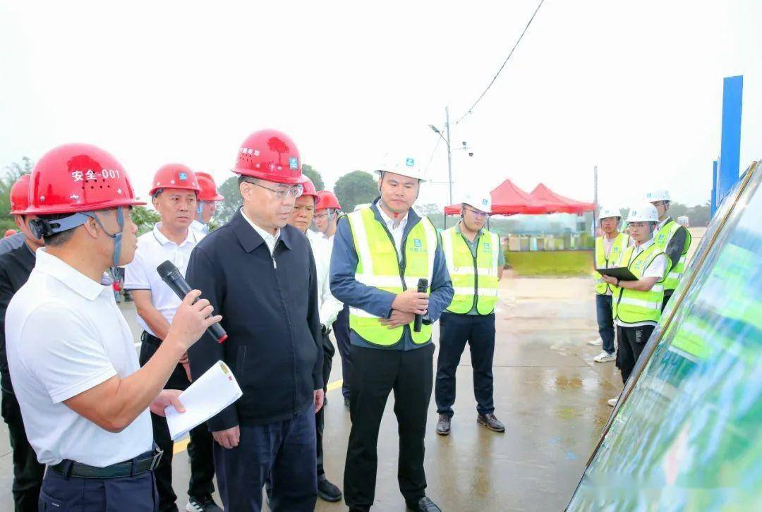 原创潮州市委书记何晓军一行前往潮州市韩江新城砚峰路工程开展调研