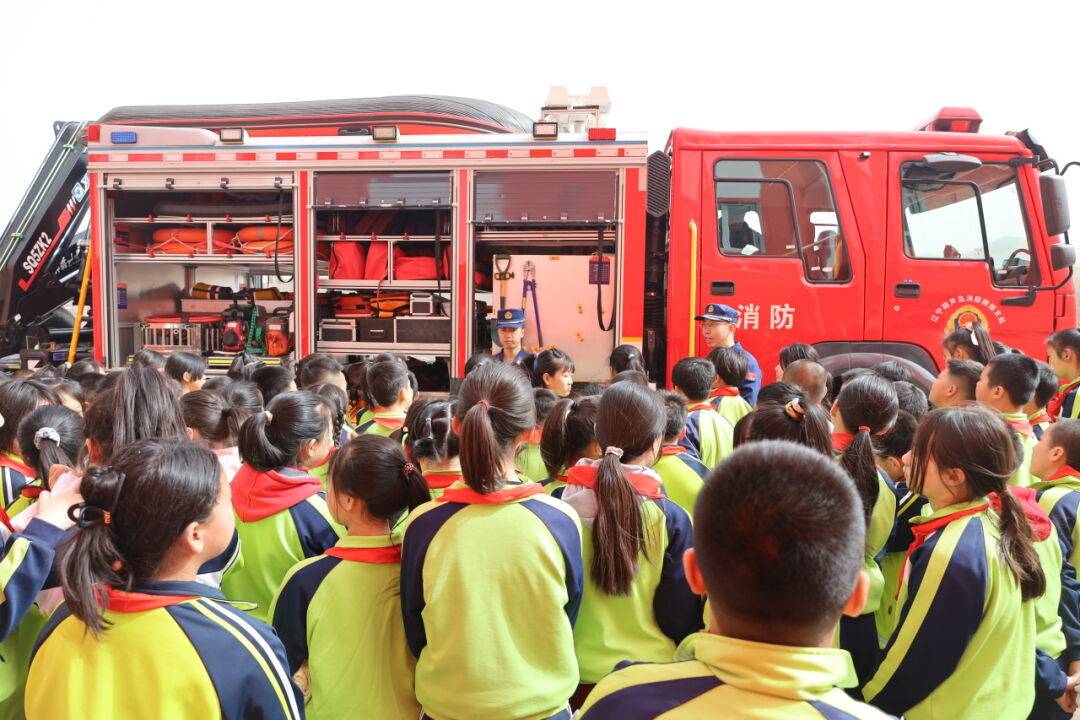 南票区消防救援大队开展校园大培训大演练活动