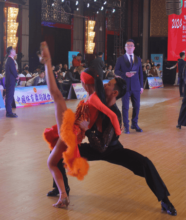 魏晗芮18岁以下单人拉丁舞j冠军常凯韵赛场剪影保定七中运动舞蹈专业