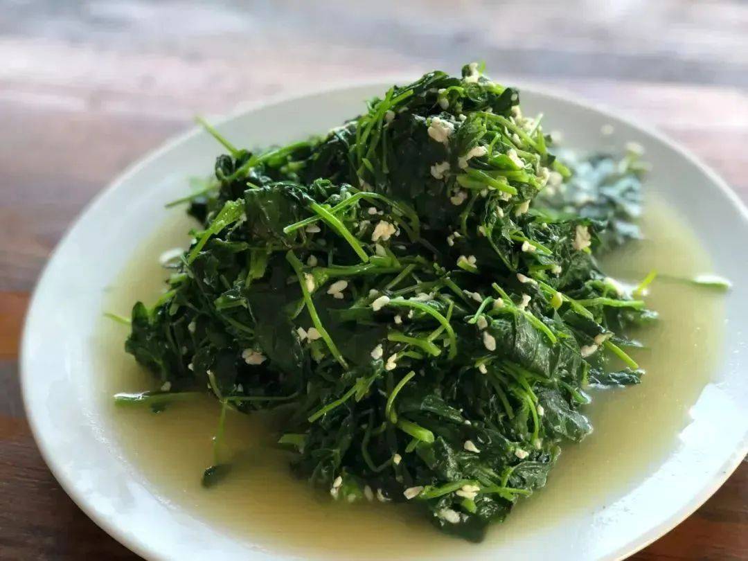 椿芽如丝,香气扑鼻.这也是一道春天里的必吃美味.