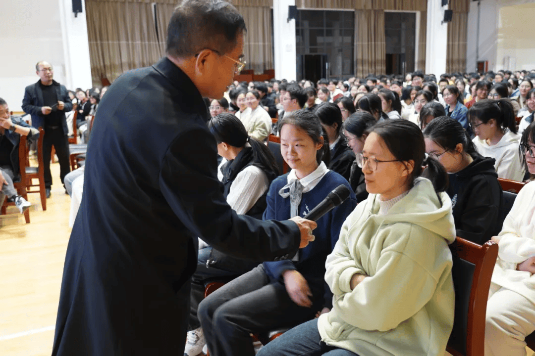 心理赋能赢在高考祁门一中励志心理辅导讲座助力高三学子决胜高考