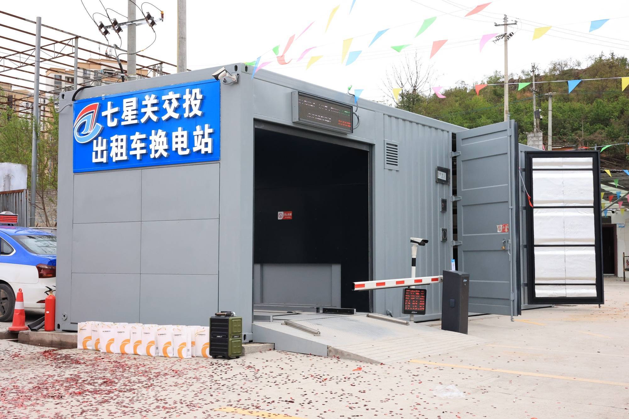 贵州七星关首个出租车换电站投入使用_运营_电池_充电