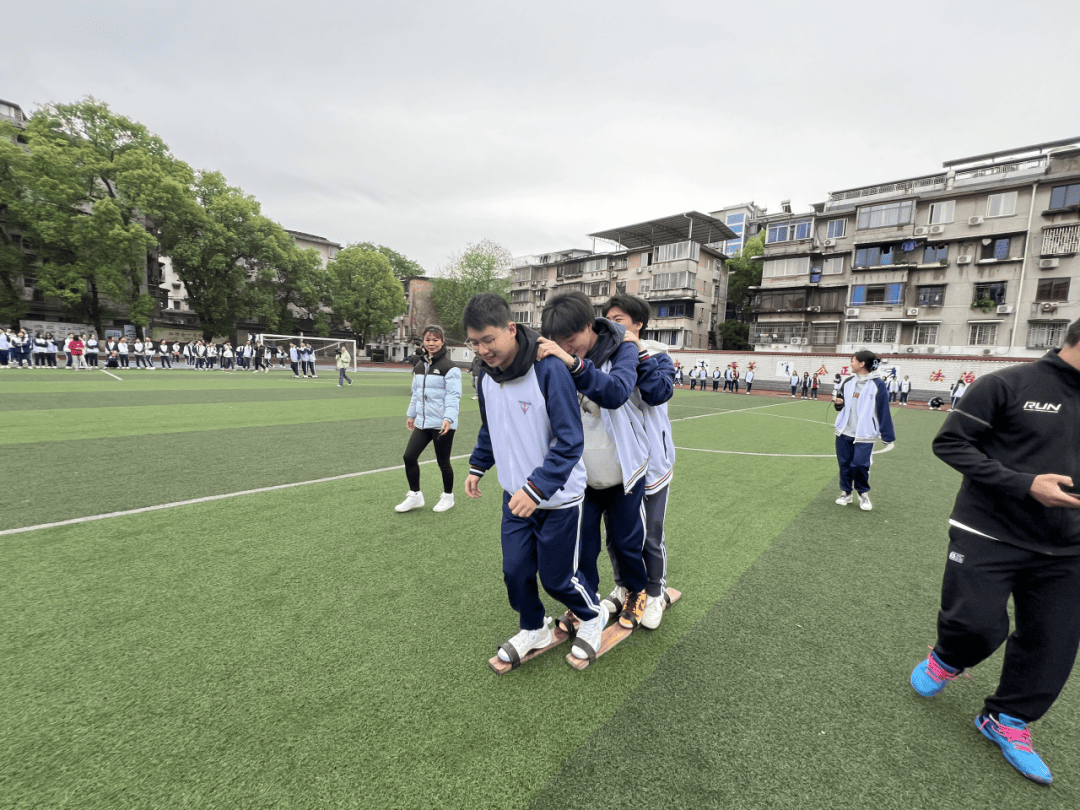 点亮科技梦共筑民族魂桂林市中山中学开展2024年民族传统体育运动会暨
