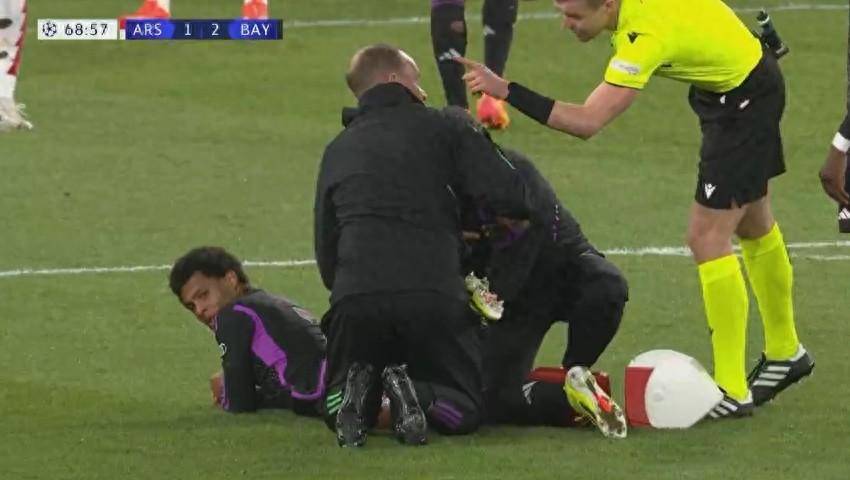 格纳布里因伤被换下格雷罗替补上场