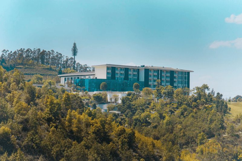 地址:红塔区田房路半山常乐温泉酒店联系电话:0877-6668999针对购票