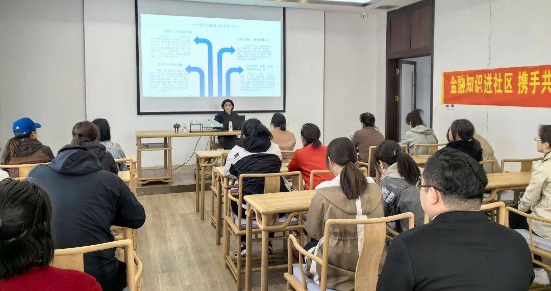 通化开放大学开展云知讲堂精品课程进社区活动