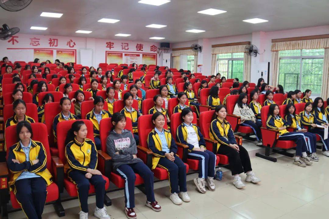 青春自护·勇敢说不"专题巡回宣讲活动启动仪式在龙川县佗城中学举行