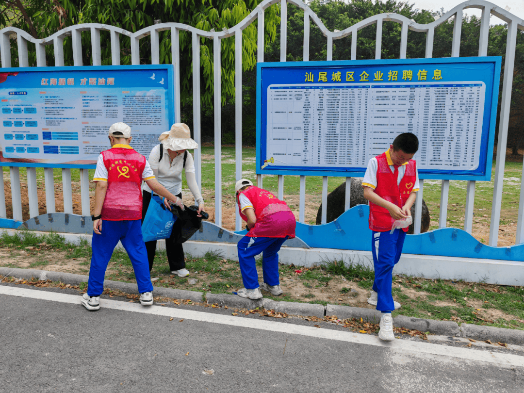 缅怀革命先烈赓续红色血脉城区各学校共青团少先队组织