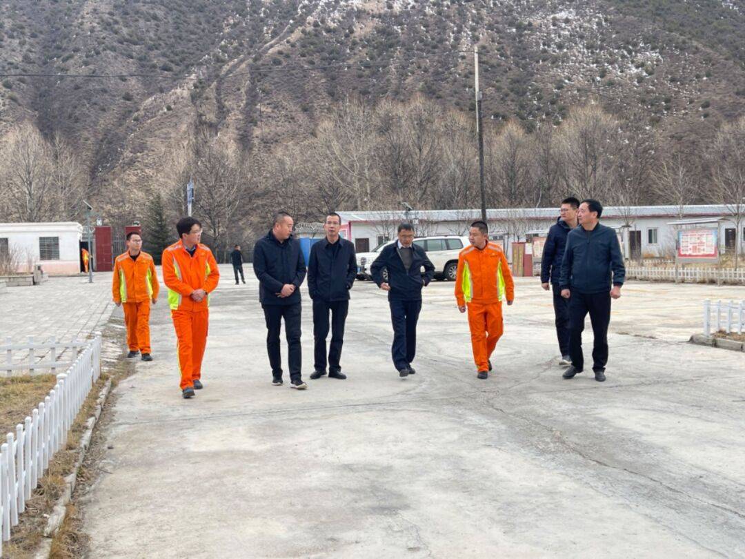 省公路局王海云局长一行赴养护中心调研指导工作并看望慰问干部职工