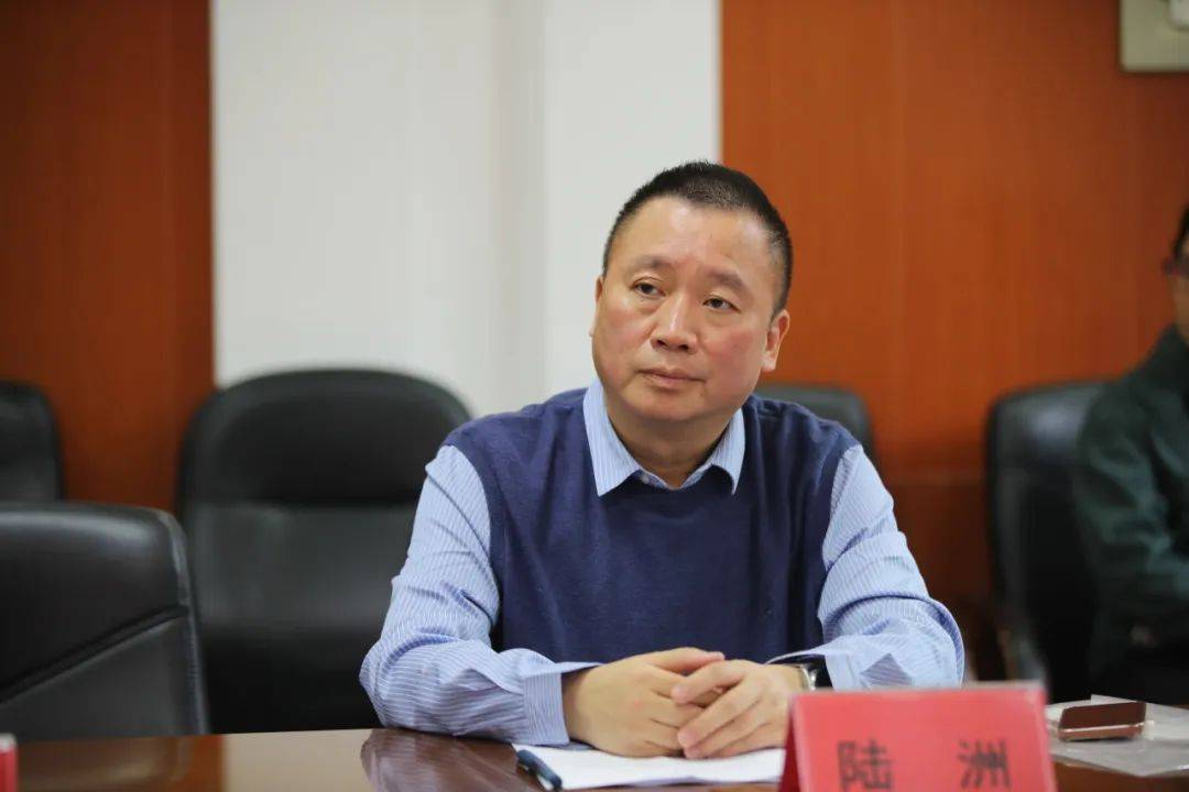 校友代表魏炜,李克俭,杨沙,周建华,田和,欧阳涤修,柳跃进,言海先,卿永