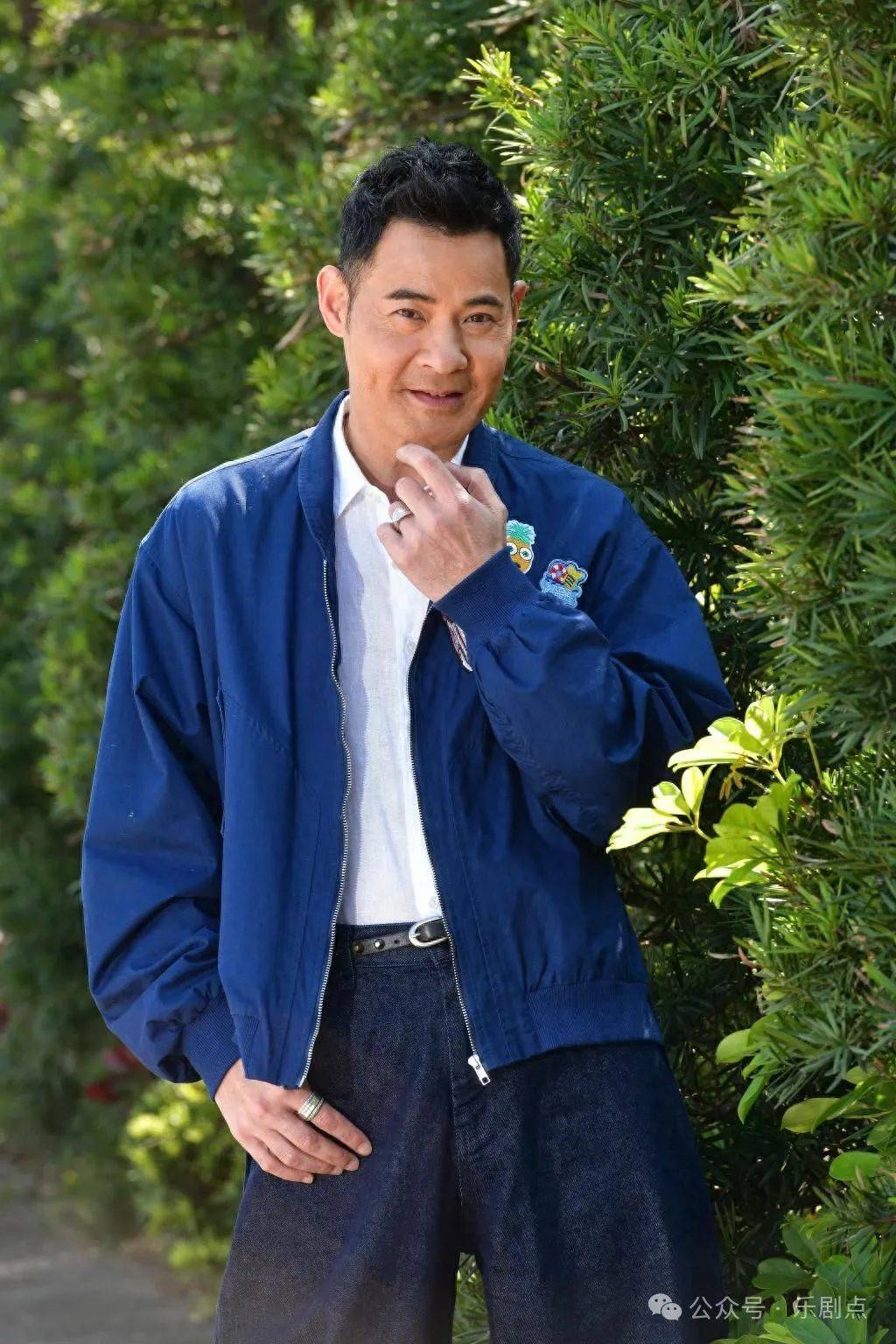 56岁知名港星晒爆肌健身照,迷倒一群男女明星,澎湃胸肌腹肌撩人