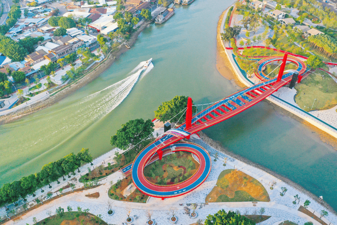 近年来,江门各地推进公园城市建设,城市绿地不断拓展,1809个公园绿地