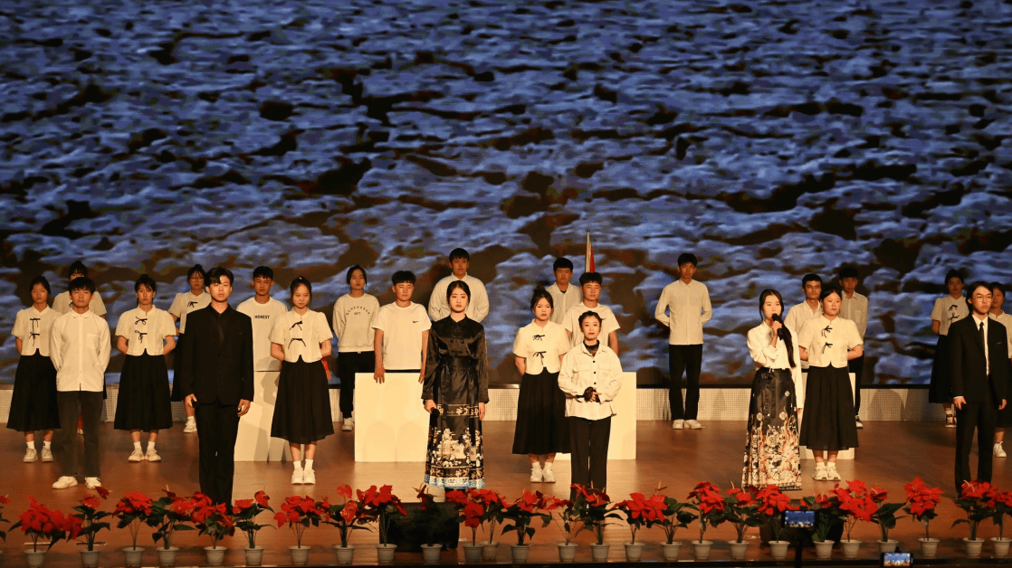 第十三师新星市教育系统关工委开展"颂中华经典 传民族精神"集体朗诵