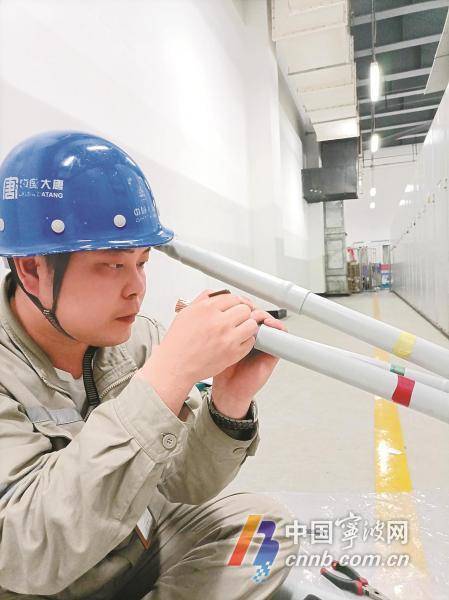 项东敏技能路上勇当排头兵