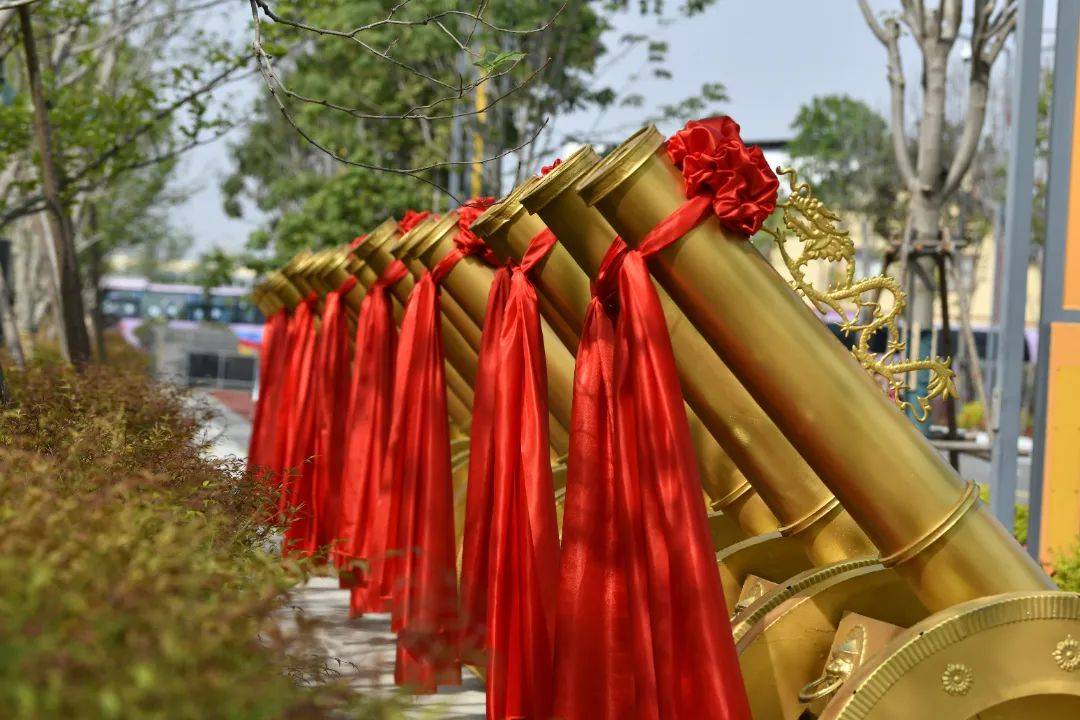 盛世礼炮01大典共有九项仪程,分别为:盛世礼炮,敬献花篮,净手上香,共