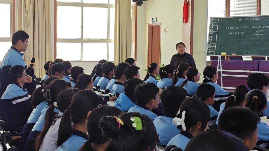 五莲县第二中学马玲,郑世英,张倩茹三位老师,为大家呈现了三节精彩