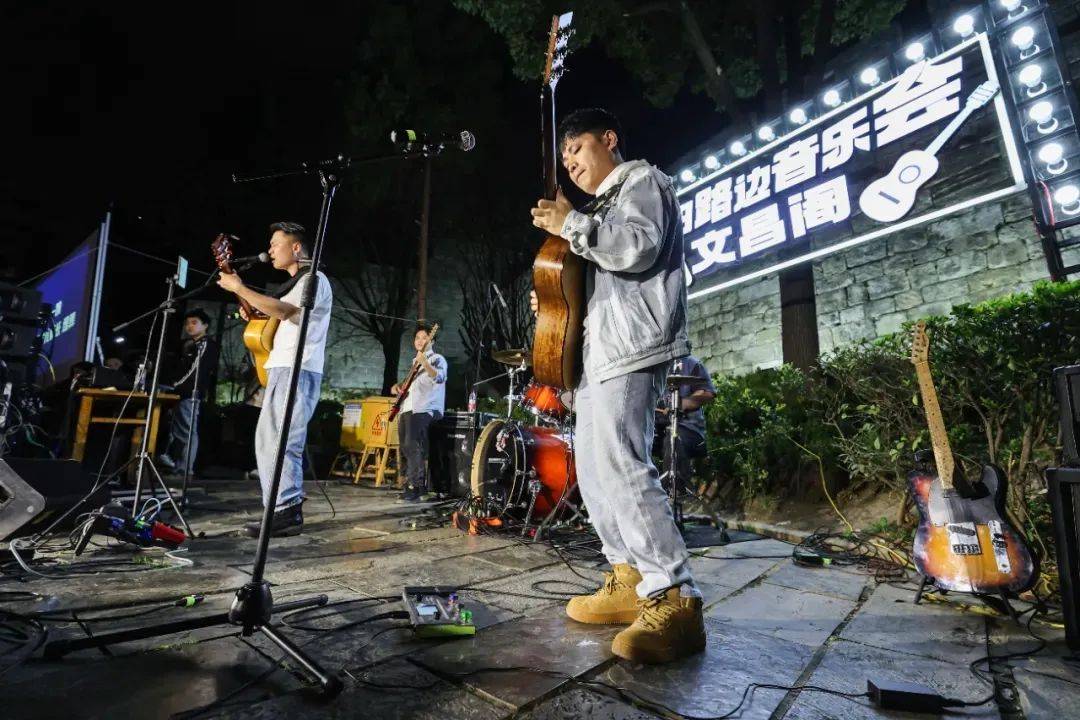 的1/7约占全国吉他产量的1/5年产销吉他600万把在贵州正安县,有个吉他