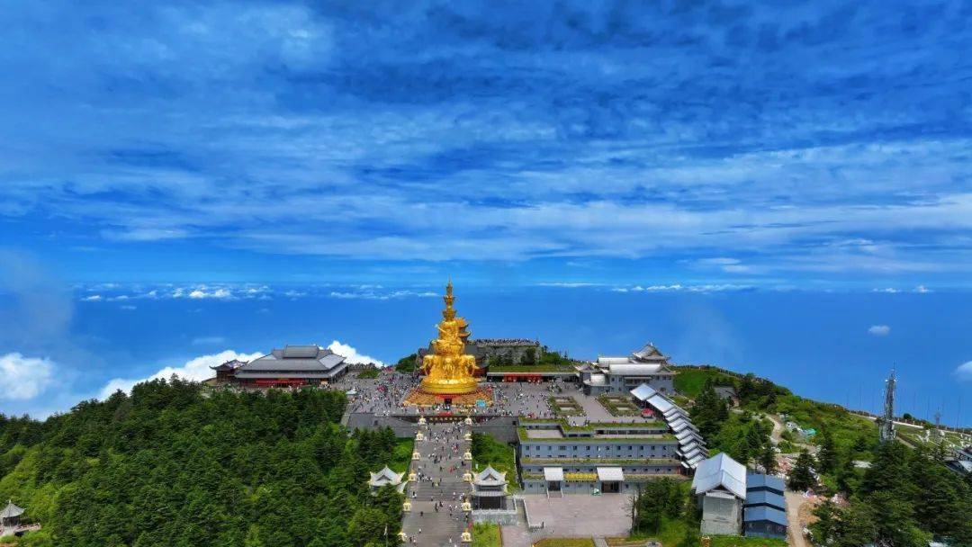 专属于峨眉山的四月天,我直呼好绝!_金顶_人间_云去山