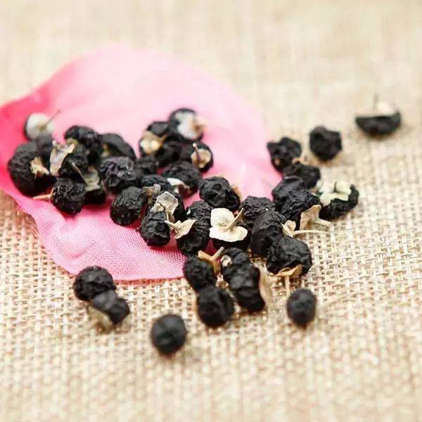 经常吃黑枸杞的人,身体不会太差,黑枸杞的保存和食用方法,请收好!_颜