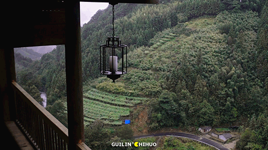 草帽,被乡野田园的亲切感包裹,老物件的存在给茶庄增添了几分历史感