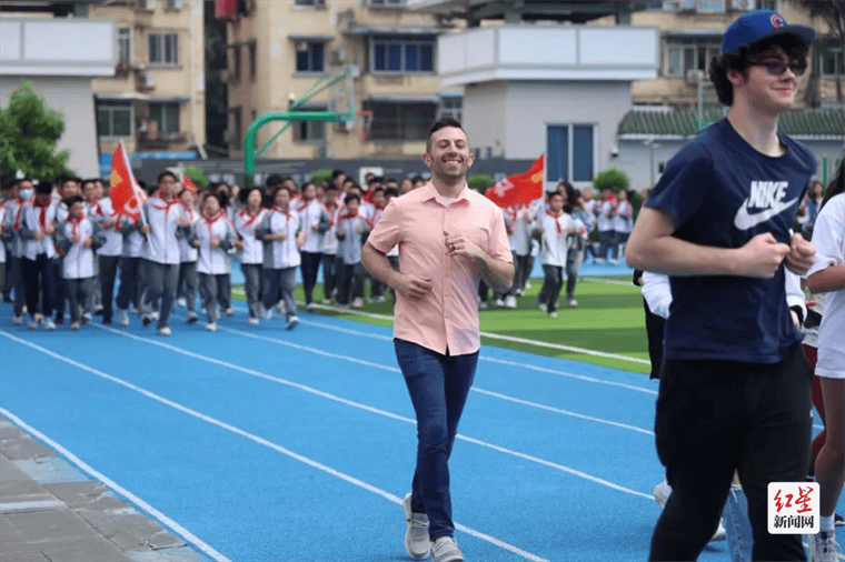 美国中学生在蓉学习中国传统文化感受成都美好生活