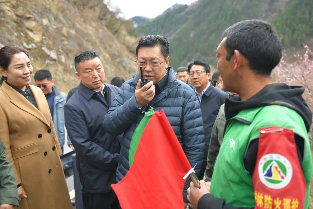 罗振华在九寨沟县调研旅游环境大整治大提升和地灾防治工作