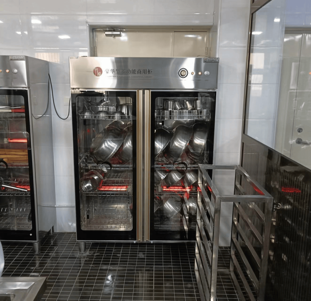 学校食堂名称:靖远县第四幼儿园食堂法定代表人:齐淑婷食品安全总监