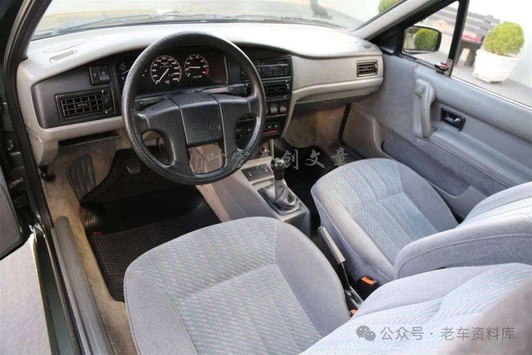 老车分享一辆1991年产大众桑塔纳2000双门版