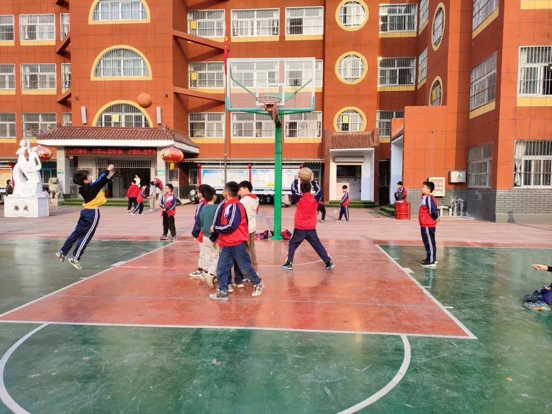 阳谷县南街小学花已开,春已至,人生总有不期而遇的温暖,也会有生生不