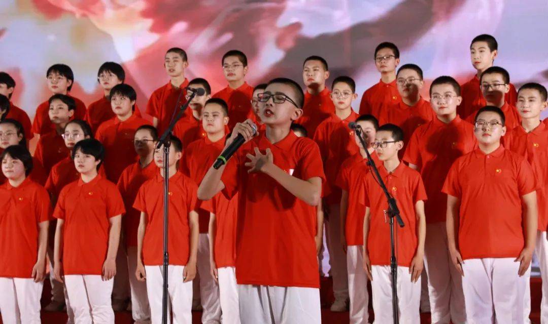 育新颜颂歌唱响飞扬青春双减谱写校园华章东胜区第一中学2024合唱大赛