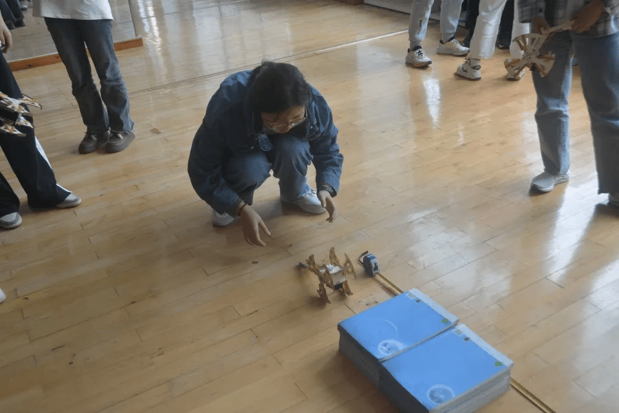 祁门一中举办未来太空车科技创新大赛