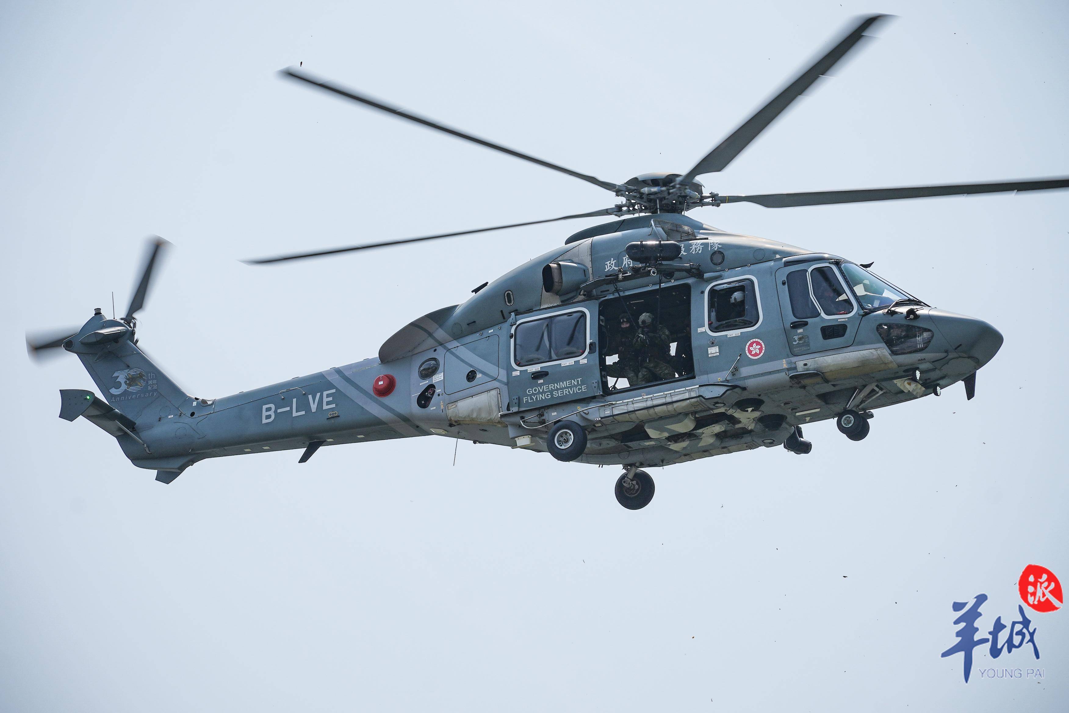 香港警队开180周岁生日趴警犬队直升机vr设备热闹亮相