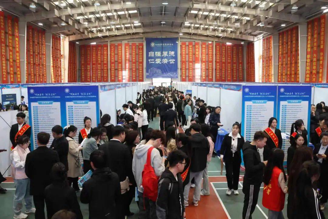 白城医学高等专科学校医药卫生人才专场招聘会举办