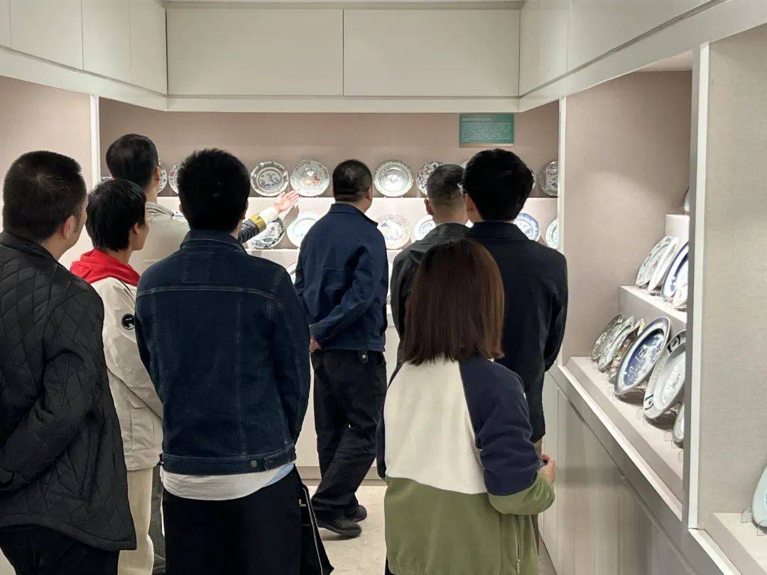 师从陈树威馆长走出的古瓷专家淘藏的大量藏品受到政府领导高度评价和