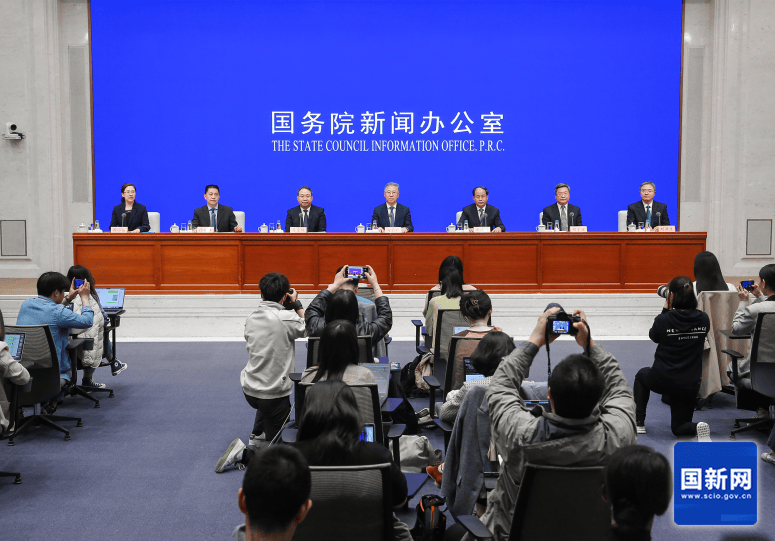 国新办举行国务院政策例行吹风会介绍推动大规模设备更新和消费品以旧