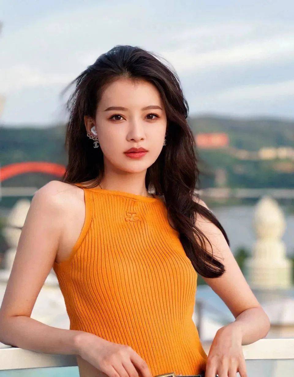 31岁的孙怡离婚两年后曝光新恋情却陷入了知三当三风波