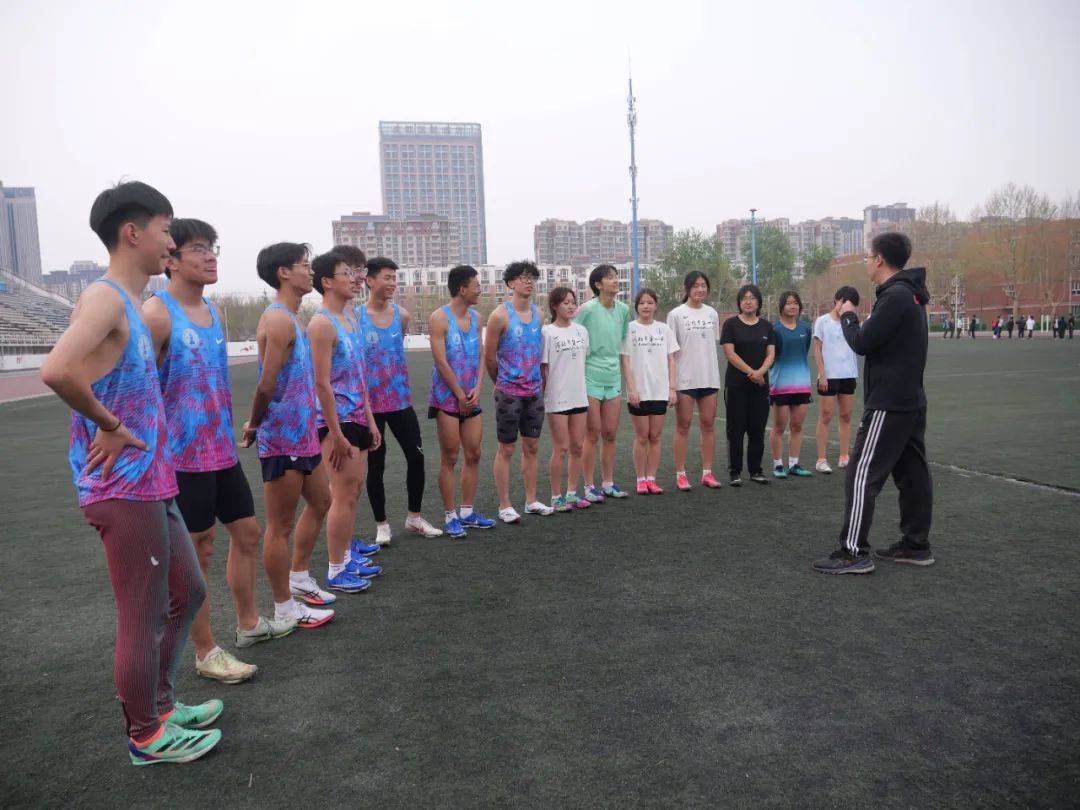 经过40多年的发展,目前田径队共有队员42名,曾多次在省级以上比赛中