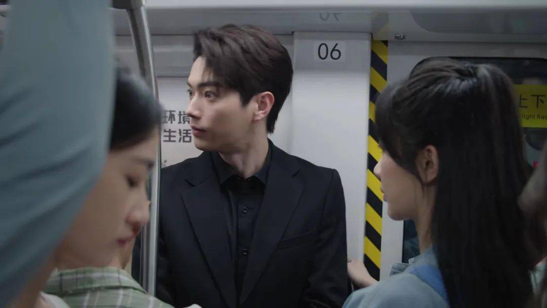 原著里女主贪图美色纵情人生而选择的志同道合的玩伴姚志明,在咱们剧