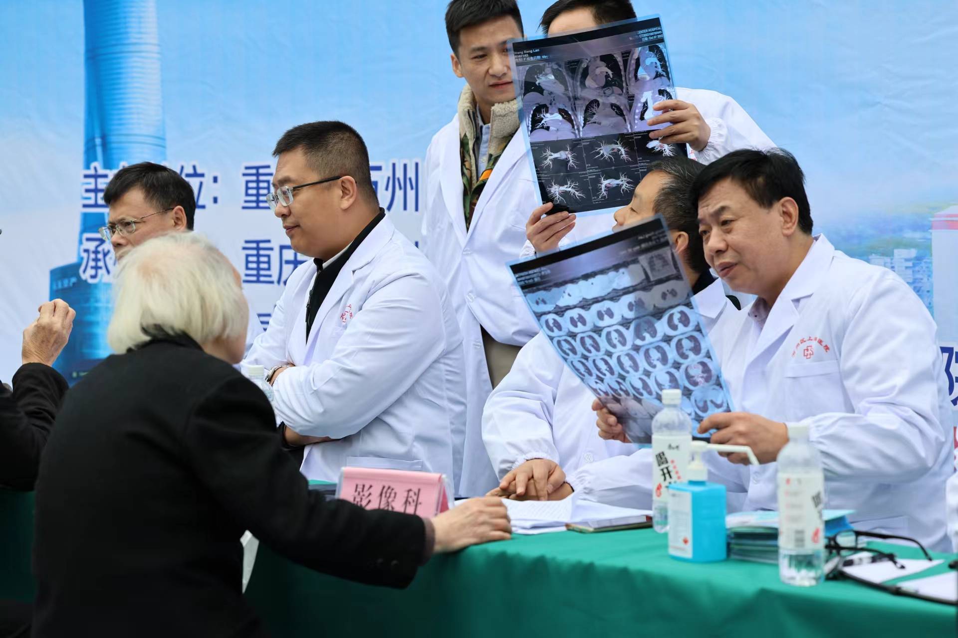 奋进在希望的田野上硬投入拉动强引擎软环境强化硬支