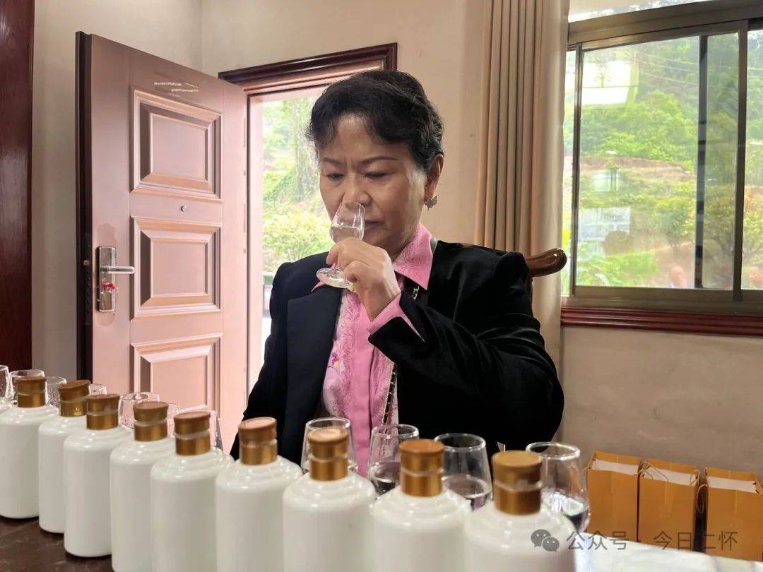 专家入酒企酱酒更飘香