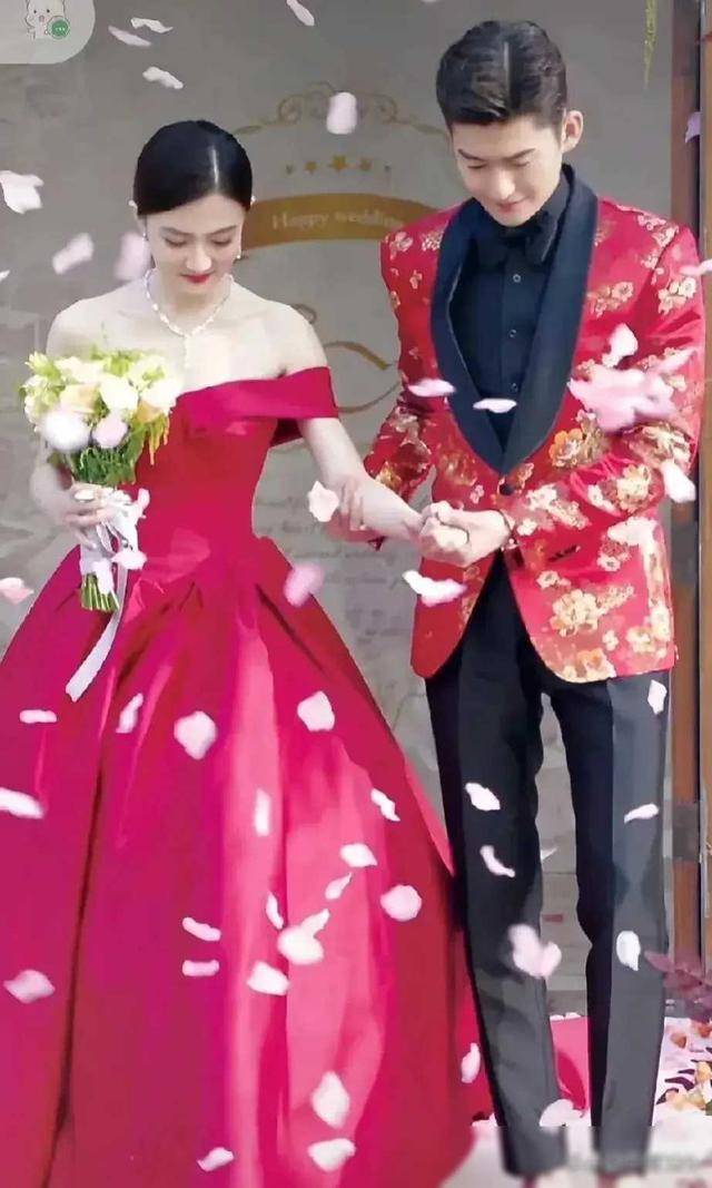 天呐徐璐和张翰携手步入了婚姻的殿堂甜蜜幸福