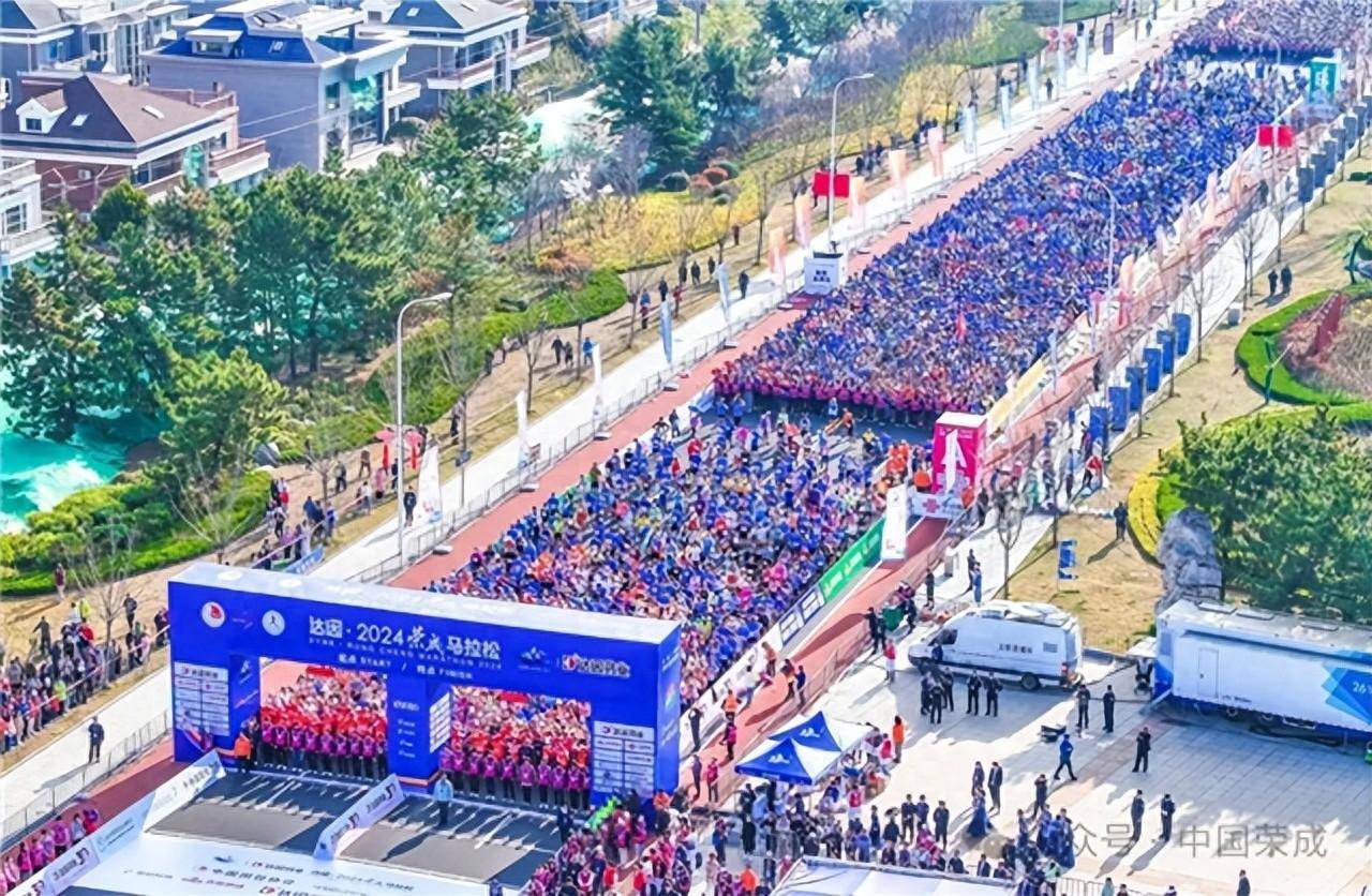 12万人竞逐2024荣成马拉松中国选手洪跃摘得全程男子组冠军