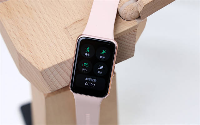 三星galaxyfit3体验测试配色时尚讨喜精致又好用的手环